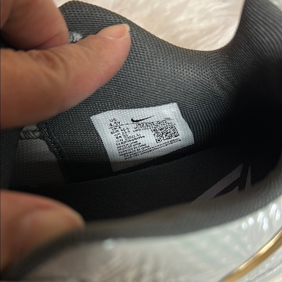 Limited‎ Edition Ja Morant  Nike Gray and Gold Sneakers Christmas Edition - Picture 6 of 6